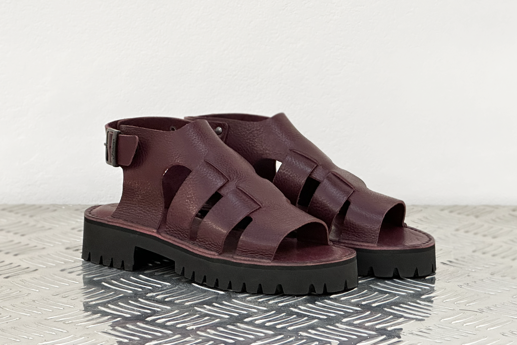D031 bordeaux sandals