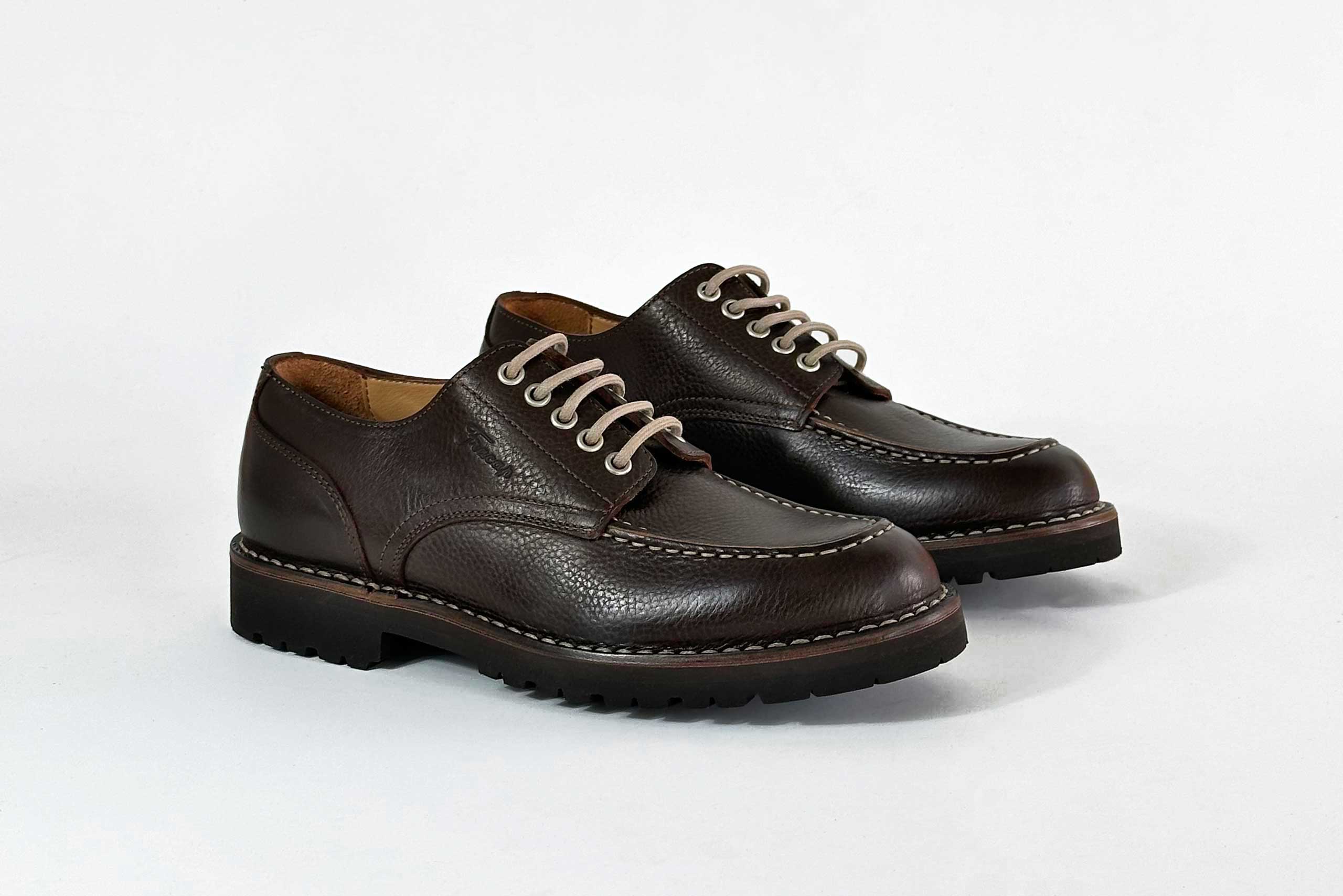 Fracap G190 shoes handcrafted with premium Italian browm calf leather.Made to order with exceptional craftsmanship.These shoes offer a timeless style and comfort.