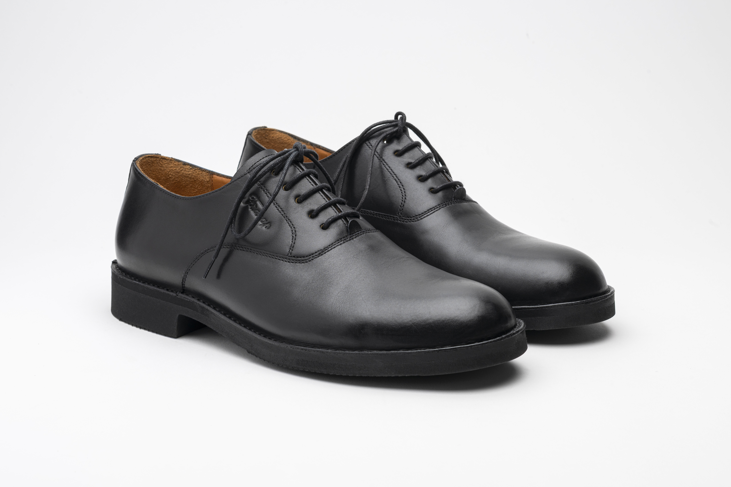 Oxford C647 Black UPPER ~ Black full-grain Calfskin LINING ~ Natural Aniline Calfskin MIDSOLE ~ Black OUTSOLE ~ Black Rubber Vibram ~IDEAL CONSTRUCTION ~